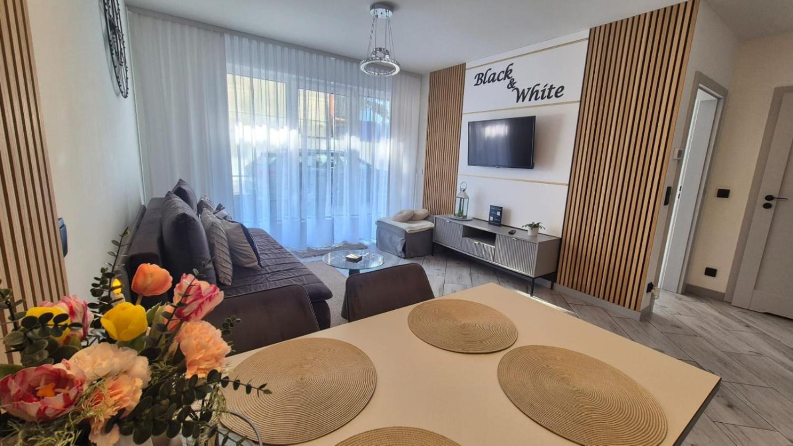 Apartament Black-White เมียลโน ภายนอก รูปภาพ
